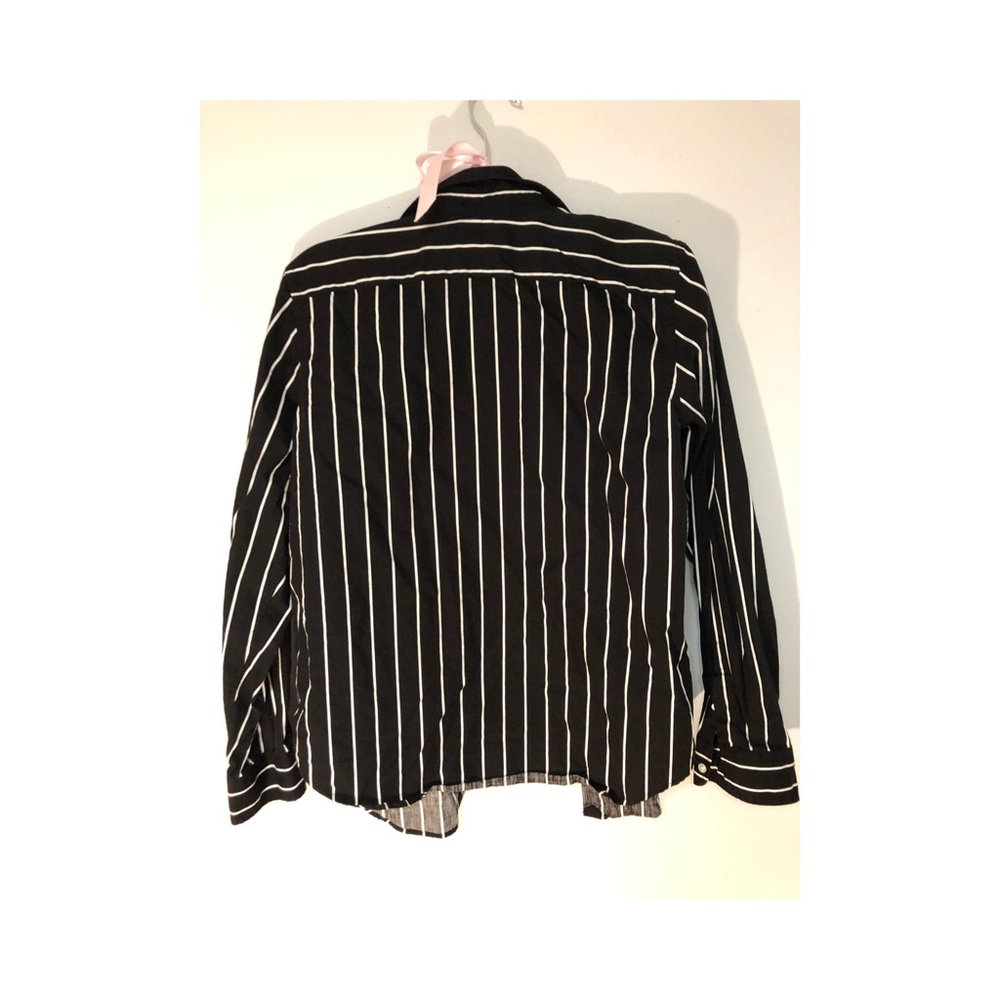 Button up - Picture 3 of 3